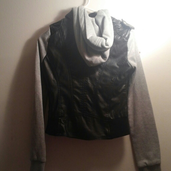 A jacket - Picture 2 of 2